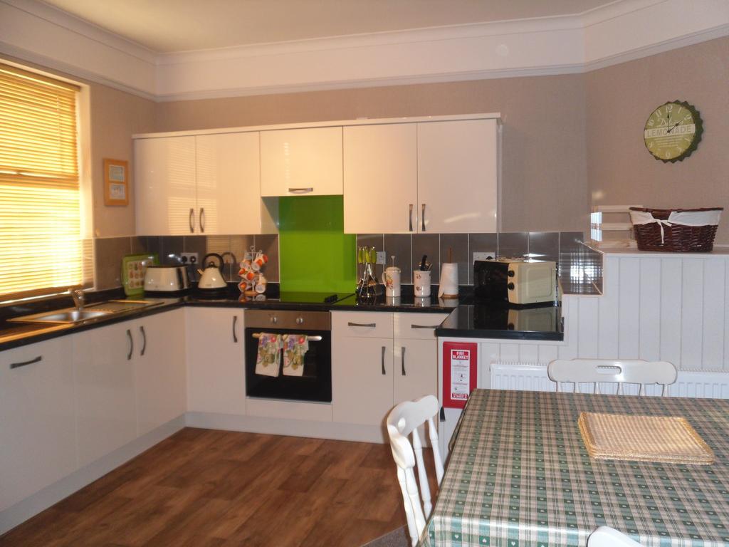 Claremont House Holiday Apartments Llandudno Habitación foto